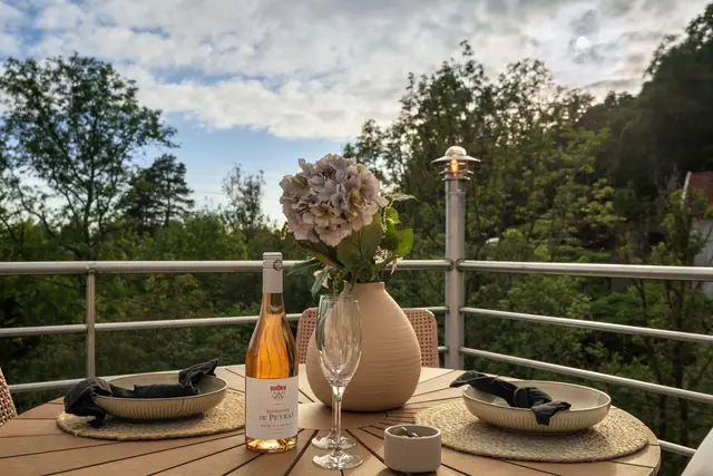 Huset framstår med lekre detaljer, både innvendig og utvendig