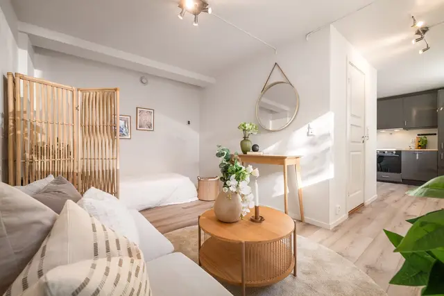 Leiligheten har balansert ventilasjon med varmegjenvinning.