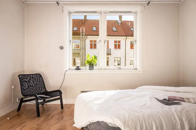 God størrelse, med gode muligheter for garderobeløsninger og personlig innredning.
